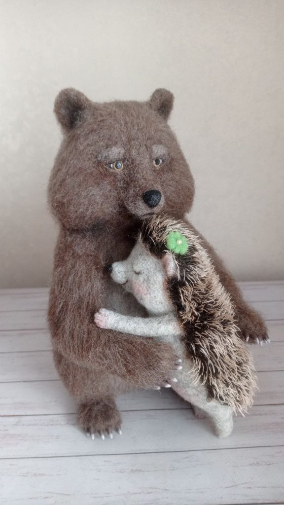 Hedgehog and Bear 4 needle-felted-animal-couple