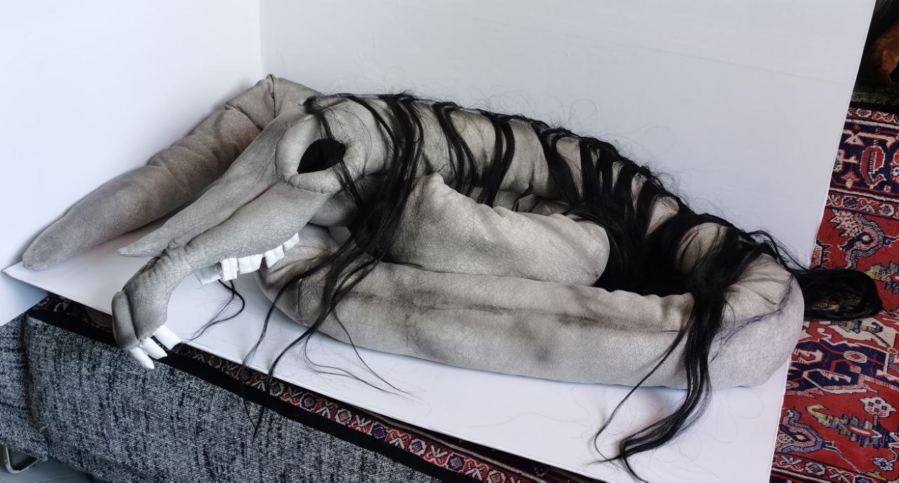 Long-necked horse 6 elongated-horse-toy